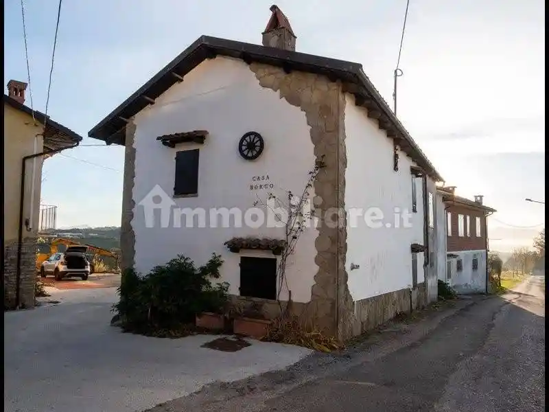 Appartamento in vendita a Serravalle Langhe