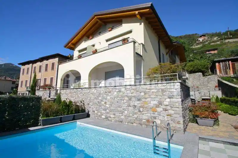 Appartamento in vendita a Domaso