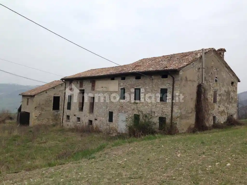 Palazzo - Edificio in vendita a Vezzano sul Crostolo