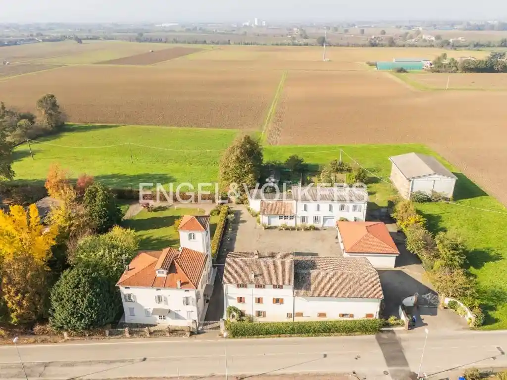 Villa in vendita a Collecchio