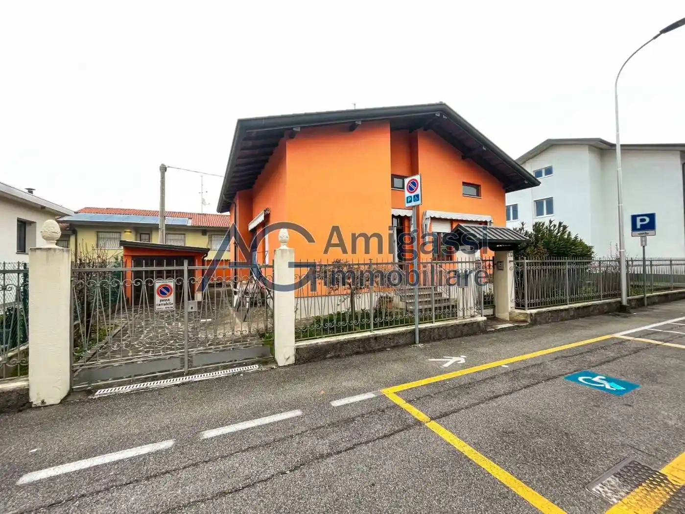 Villa in vendita a Azzano San Paolo
