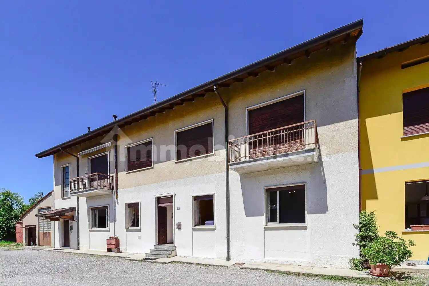 Appartamento in vendita a Carugo