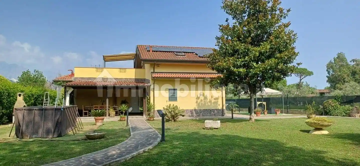 Villa in vendita a Carrara
