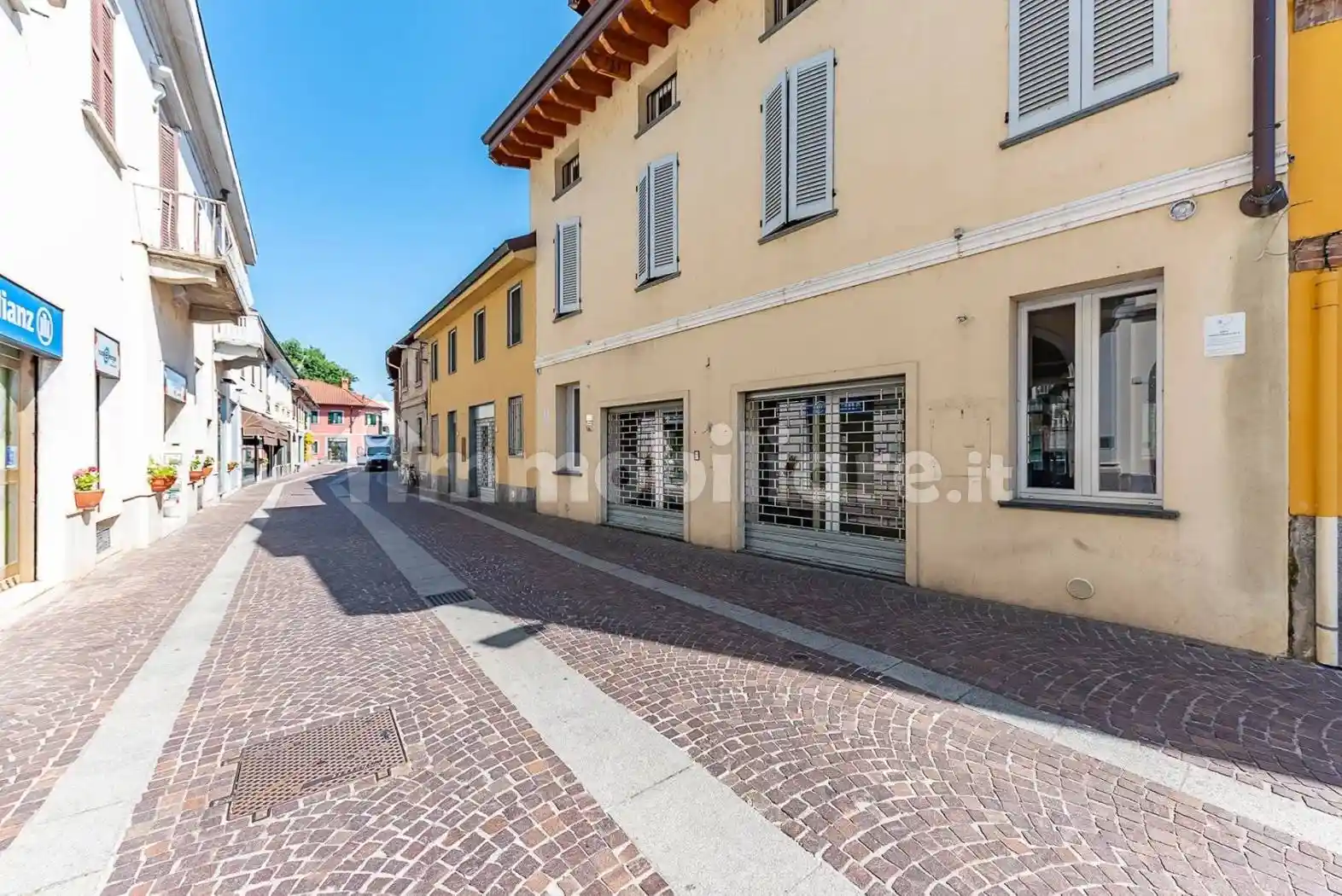 Palazzo - Edificio in vendita a Lainate