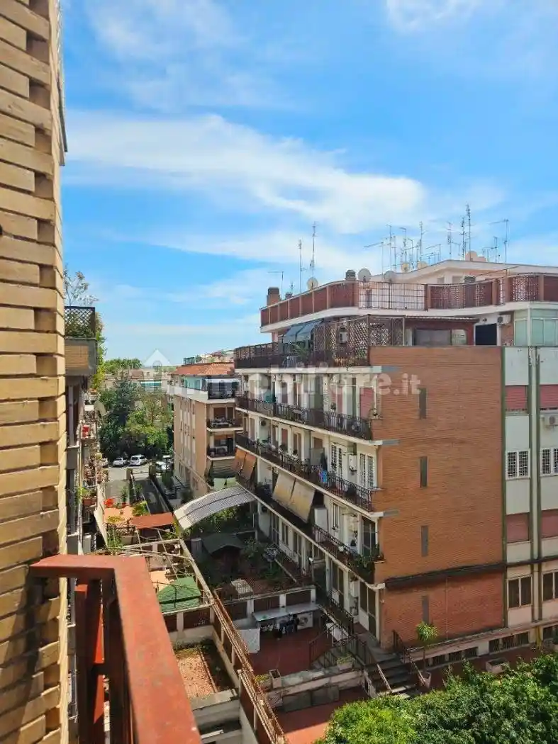 Palazzo - Edificio in vendita a Roma