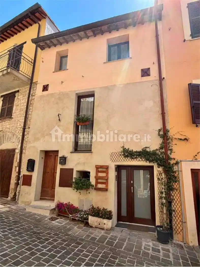 Casa indipendente in vendita a Gualdo Tadino