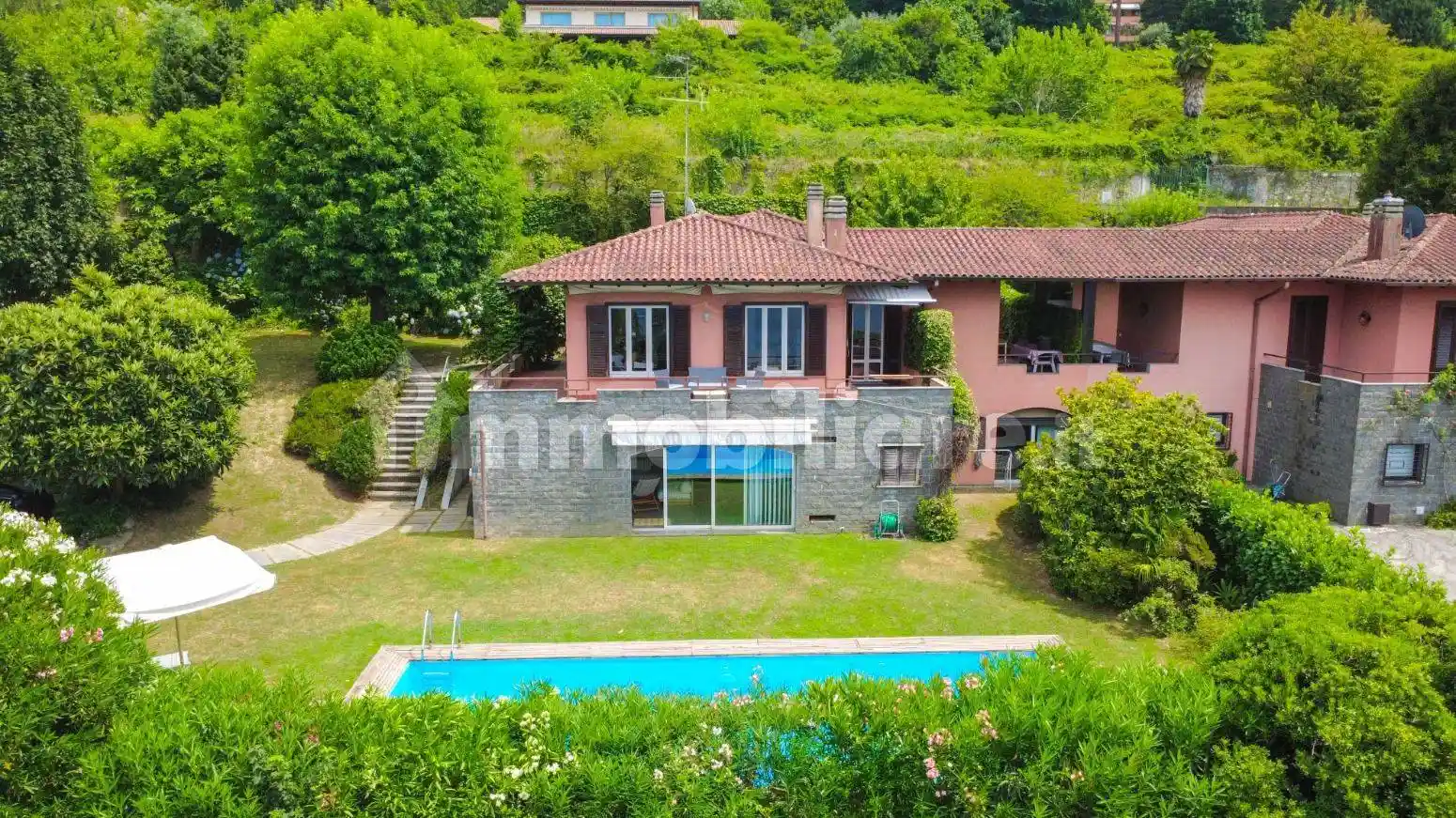 Villa in vendita a Ranco