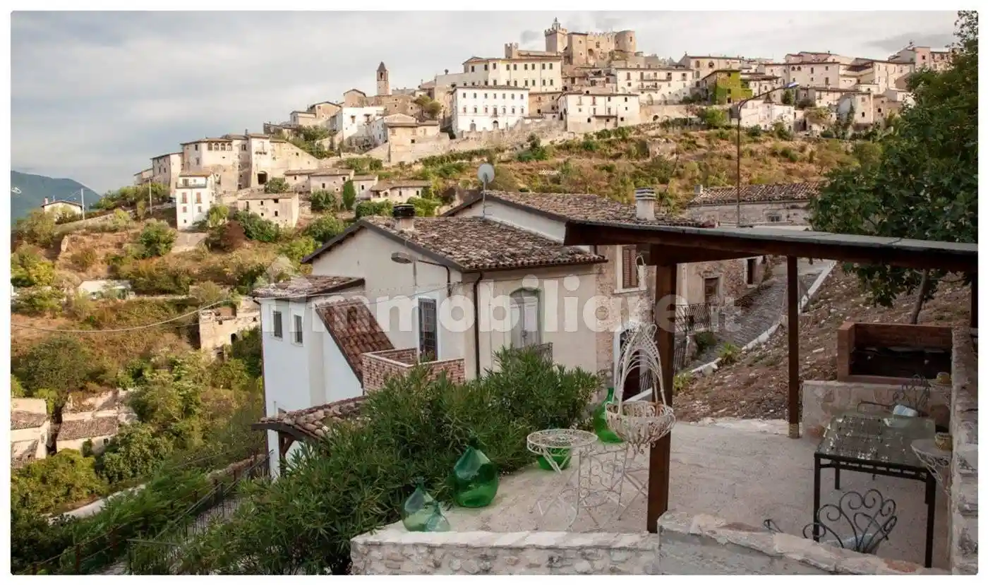 Villetta a schiera in vendita a Capestrano