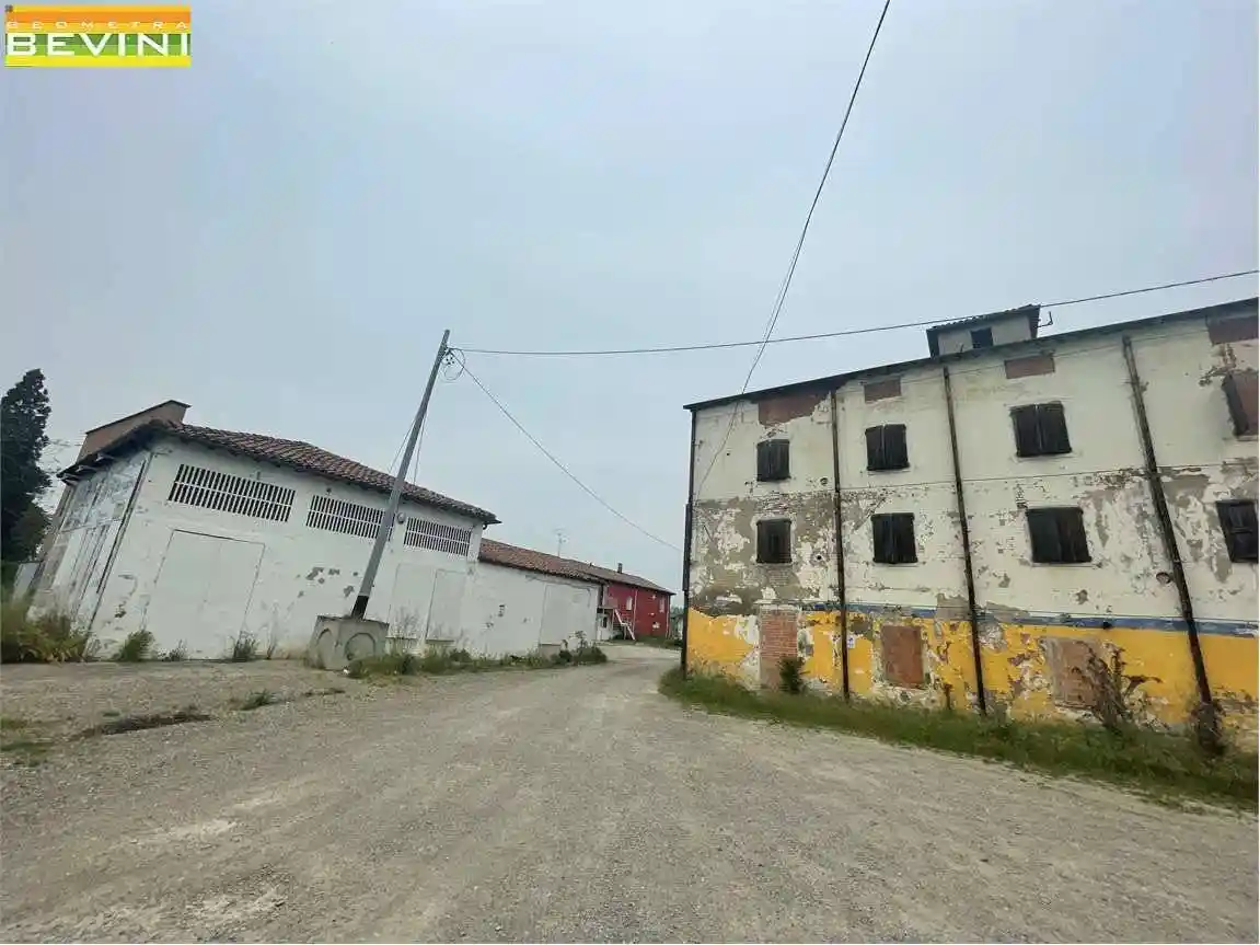 Rustico - Casale in vendita a Modena