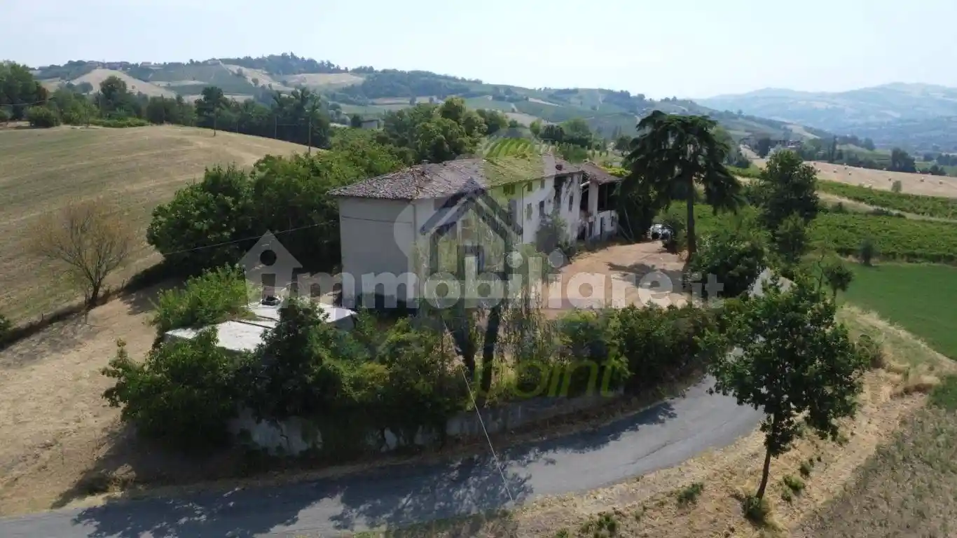 Rustico - Casale in vendita a Ziano Piacentino
