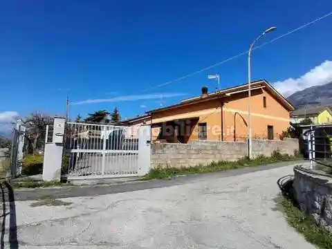 Villa in vendita a Sulmona