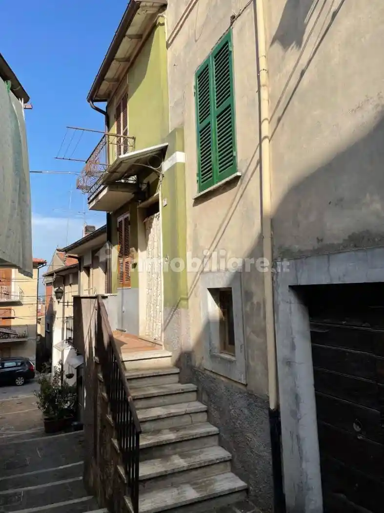 Casa indipendente in vendita a Luco dei Marsi