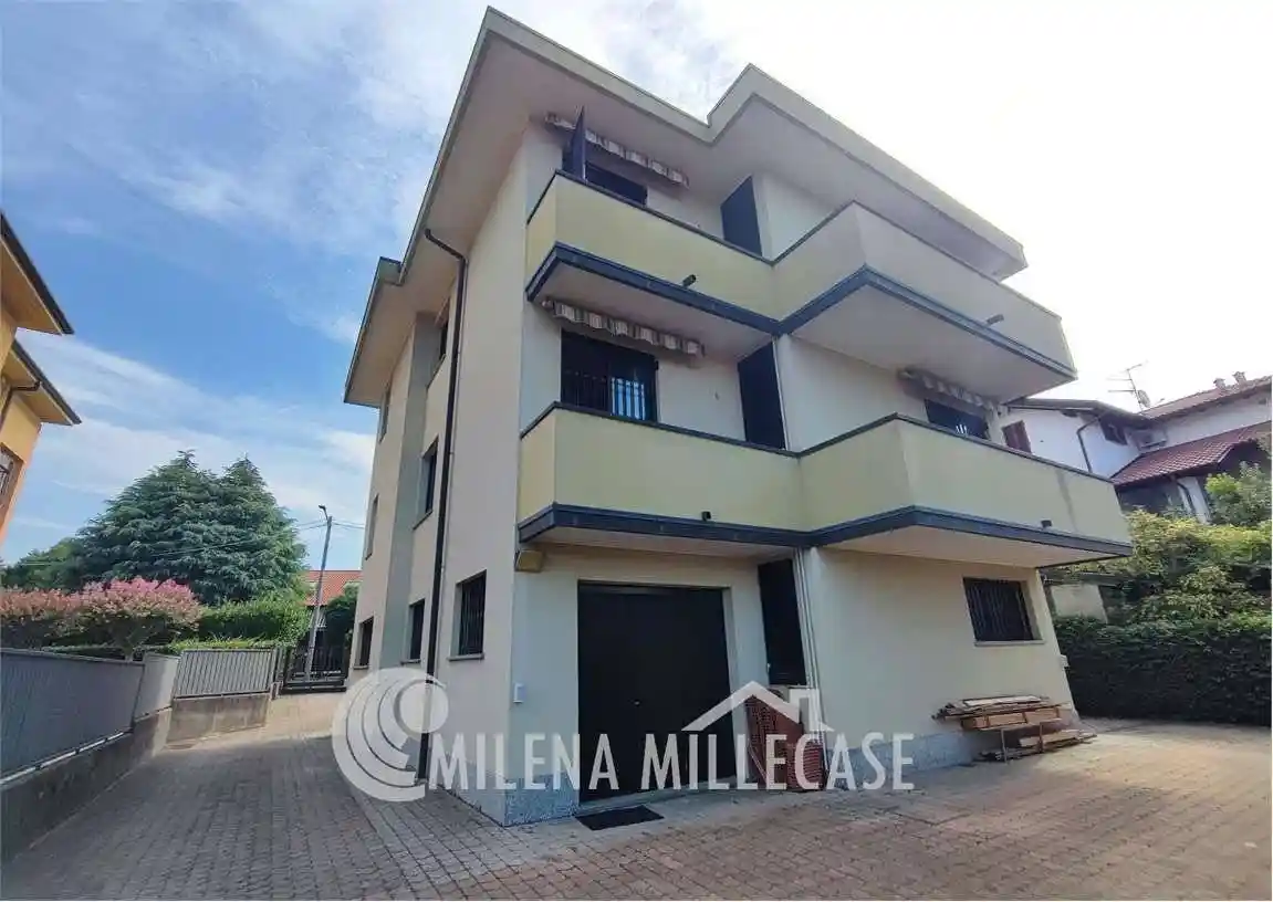 Palazzo - Edificio in vendita a Varese