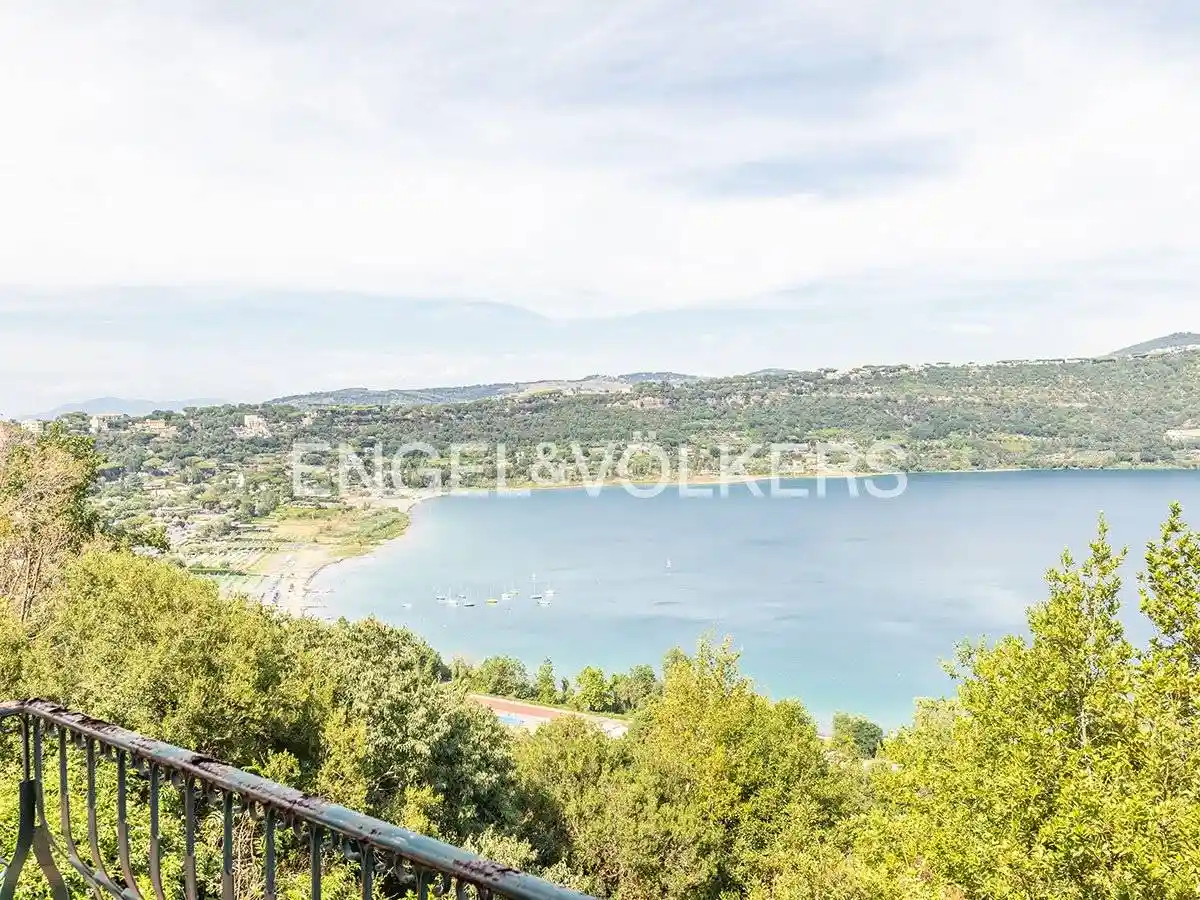 Appartamento in vendita a Castel Gandolfo