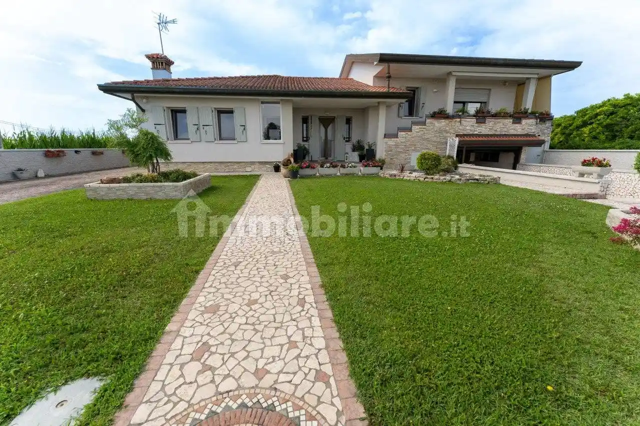 Villa in vendita a Correzzola