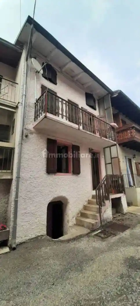 Casa indipendente in vendita a Laghi