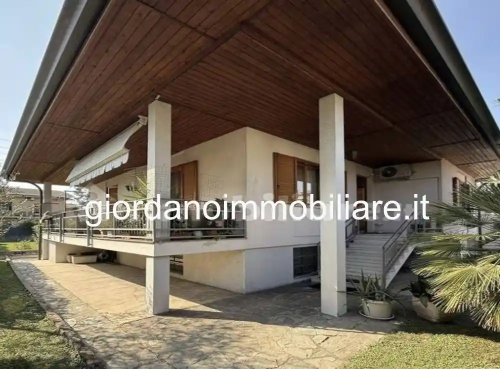 Villa in vendita a Varedo