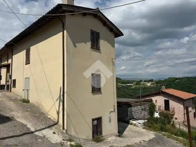 Casa indipendente in vendita a Sellano