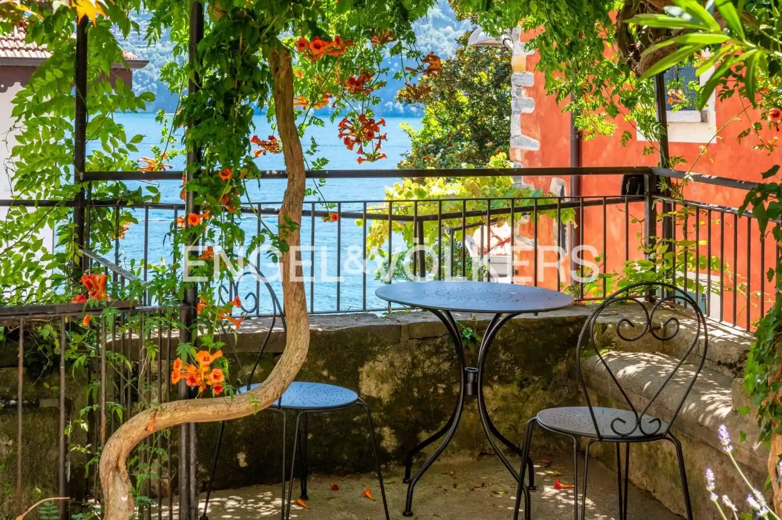 Appartamento in vendita a Carate Urio