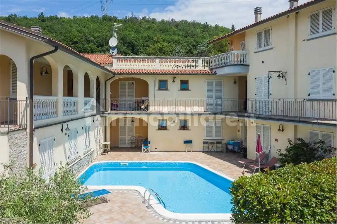 Palazzo - Edificio in vendita a Lamporecchio