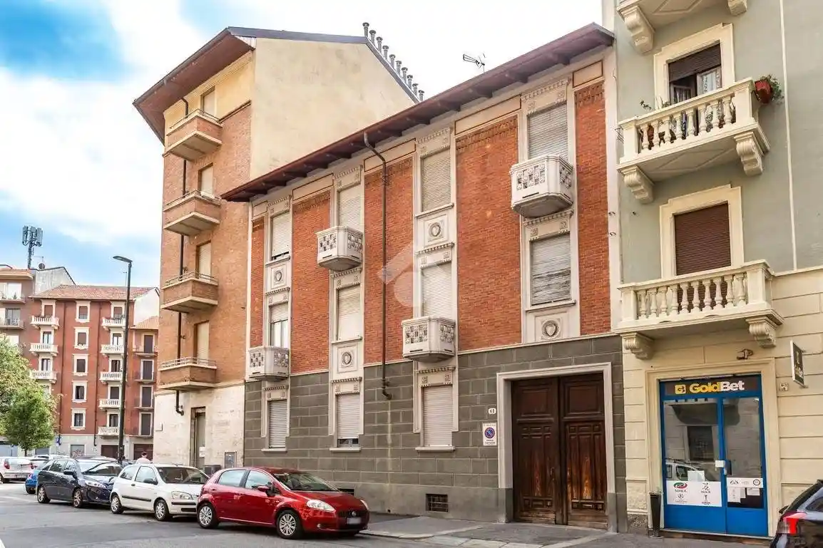 Palazzo - Edificio in vendita a Torino