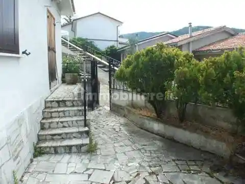 Villa in vendita a Pereto