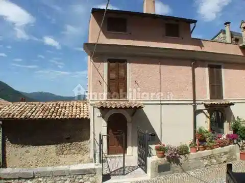 Appartamento in vendita a Pereto