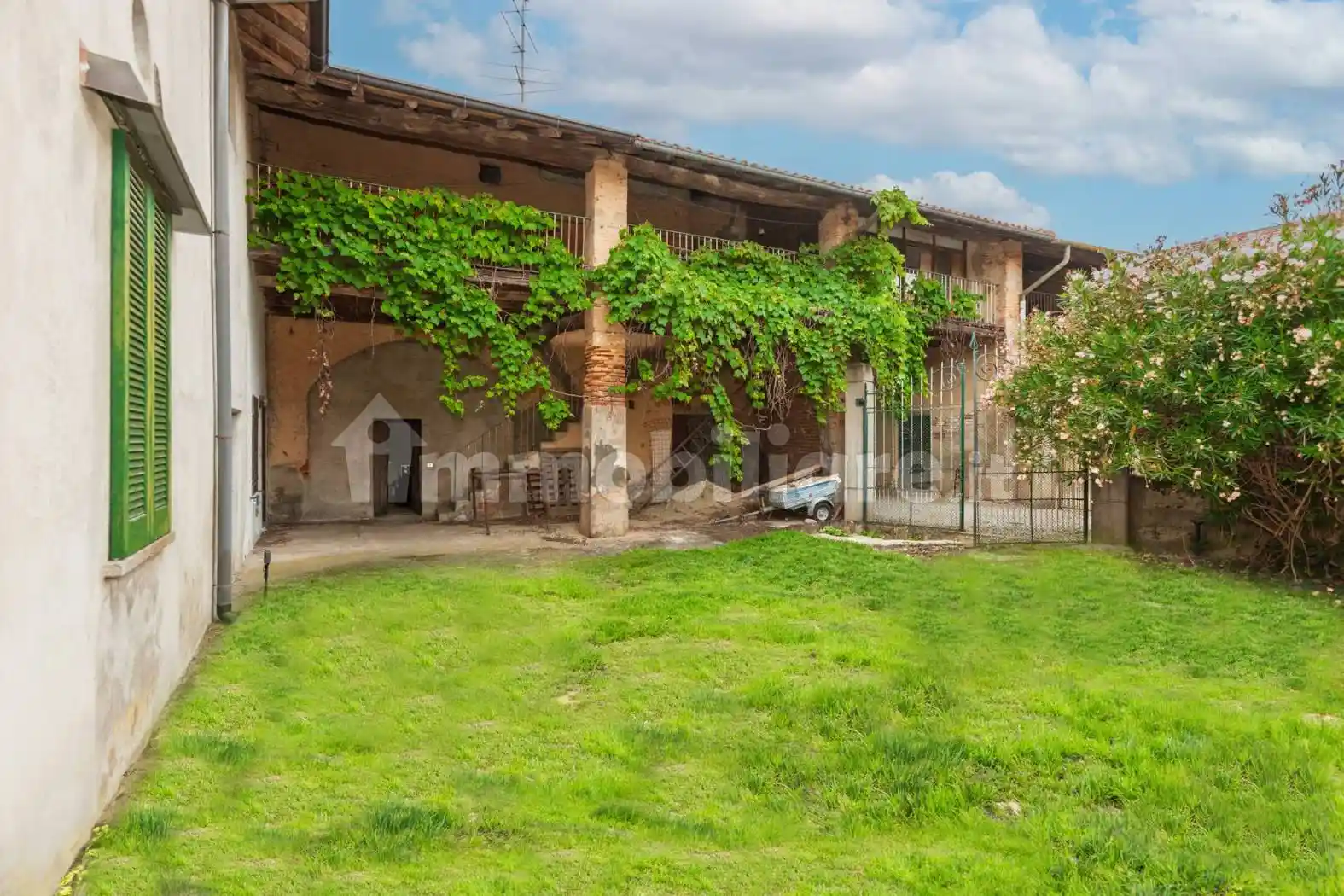 Palazzo - Edificio in vendita a Appiano Gentile