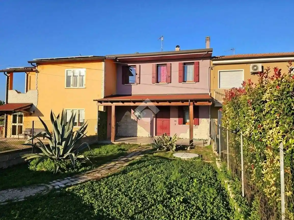 Villa in vendita a Sant'Urbano