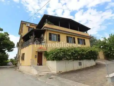 Villa in vendita a Colli del Tronto