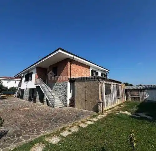 Casa indipendente in vendita a Alessandria