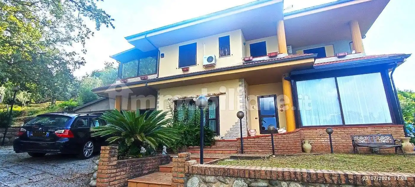 Villa in vendita a Amaroni
