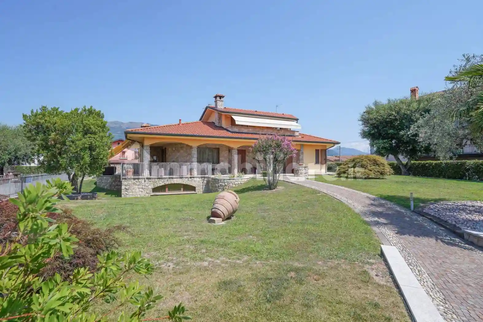 Villa - foto 2