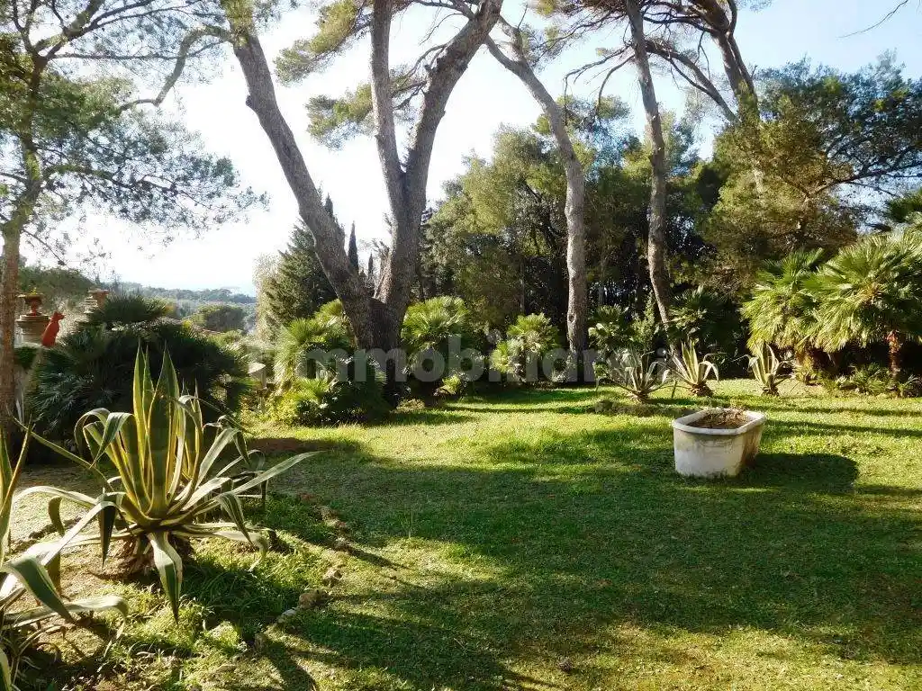 Villa in vendita a Livorno