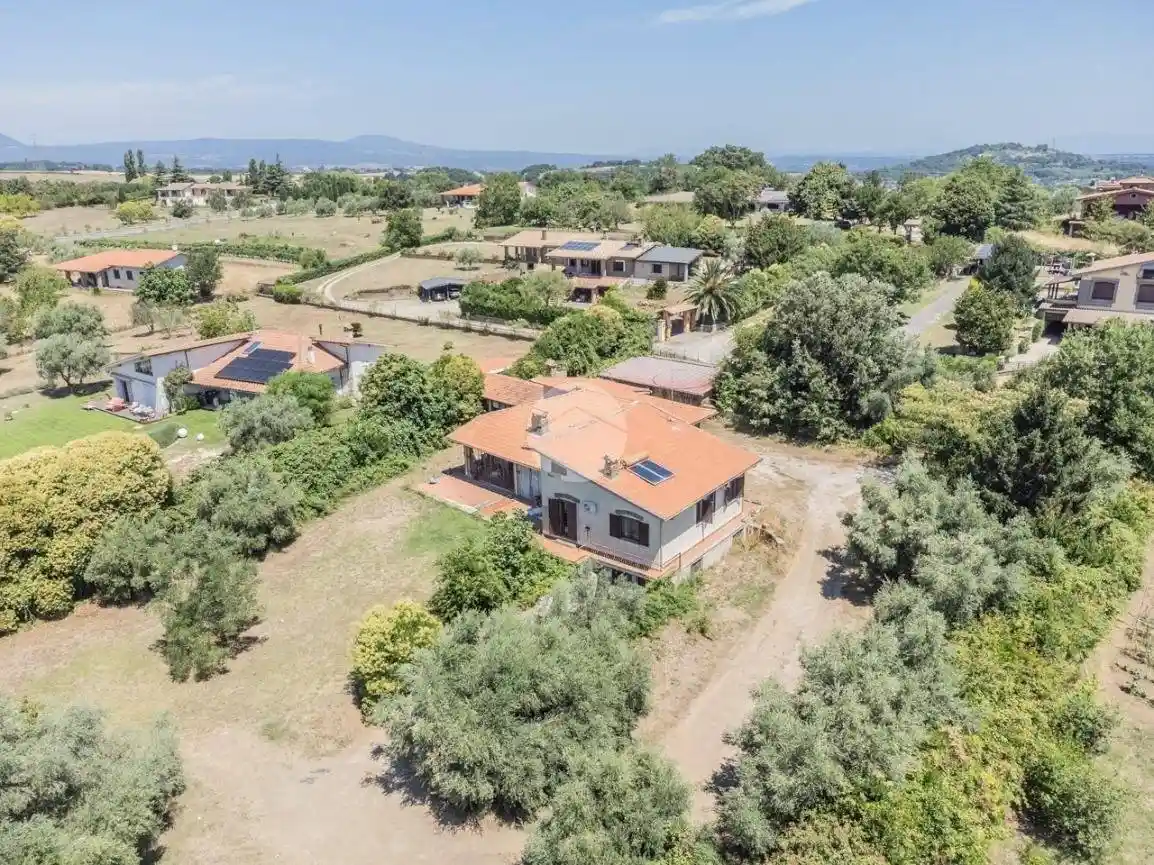 Villa in vendita a Monterosi