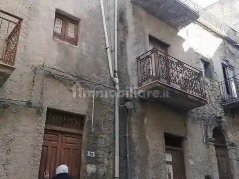Villa in vendita a Alessandria della Rocca
