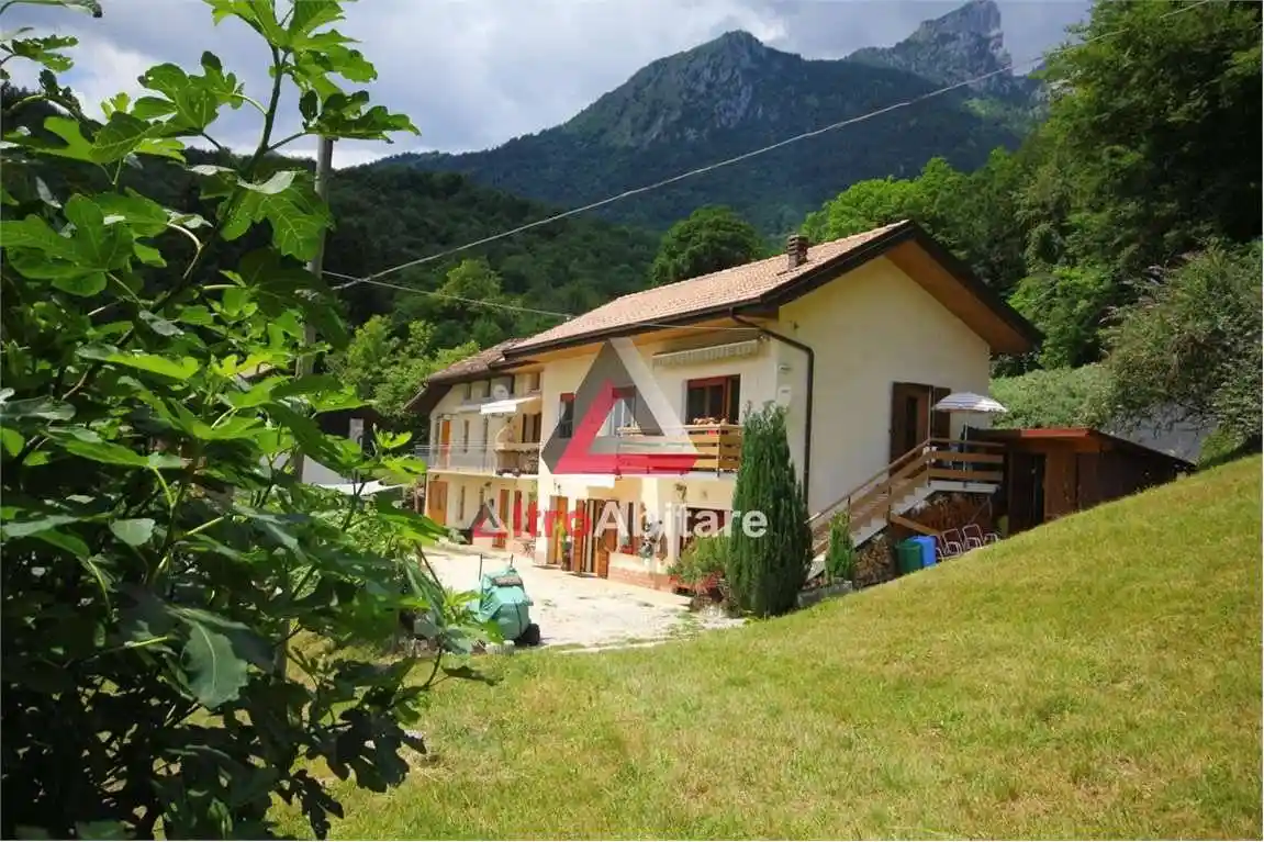 Casa indipendente in vendita a San Gregorio nelle Alpi