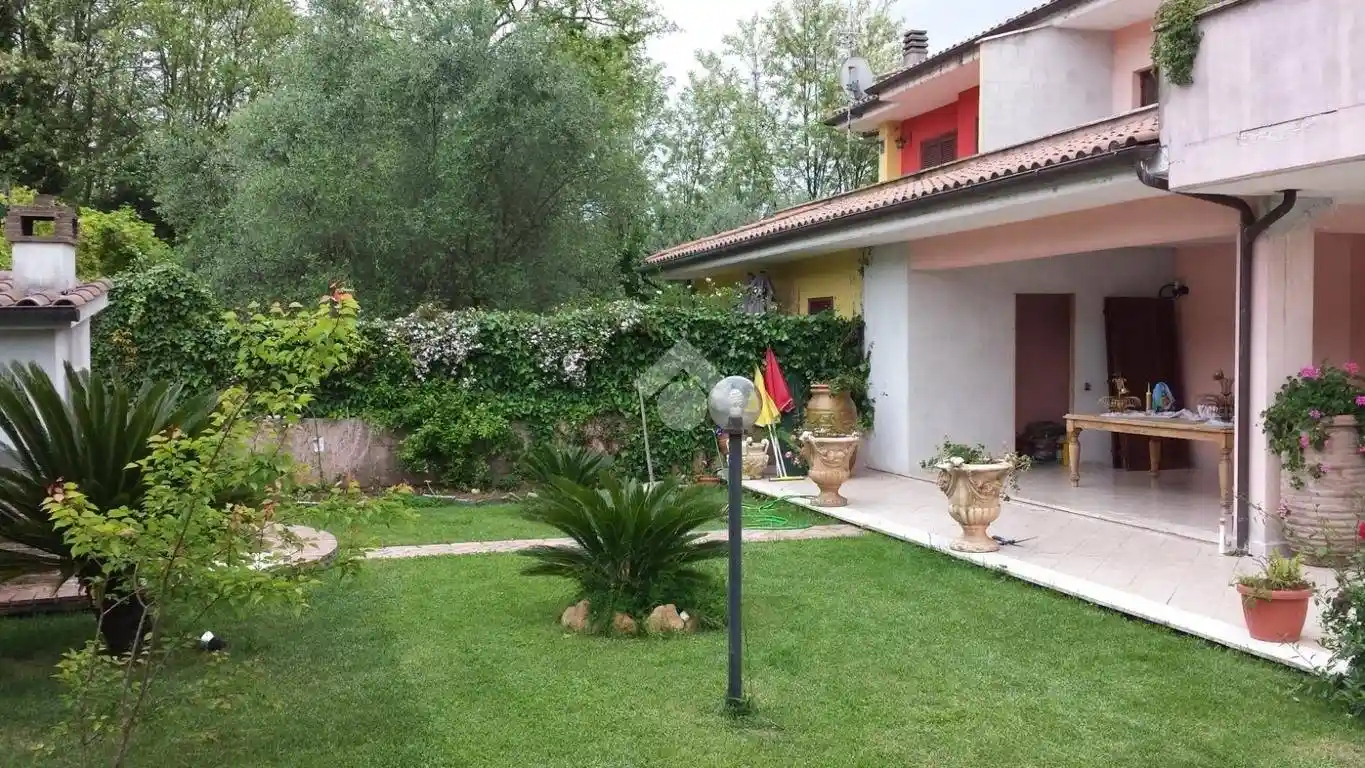 Villa in vendita a Lariano