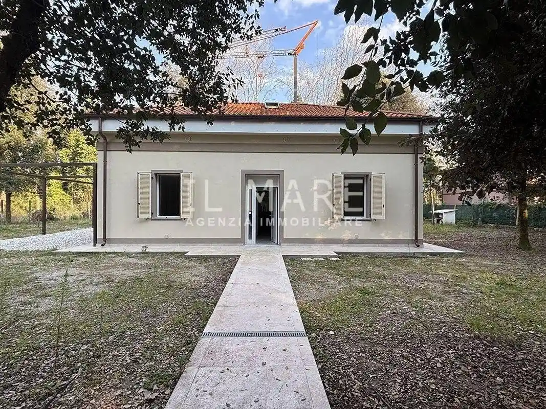 Casa indipendente in vendita a Massa