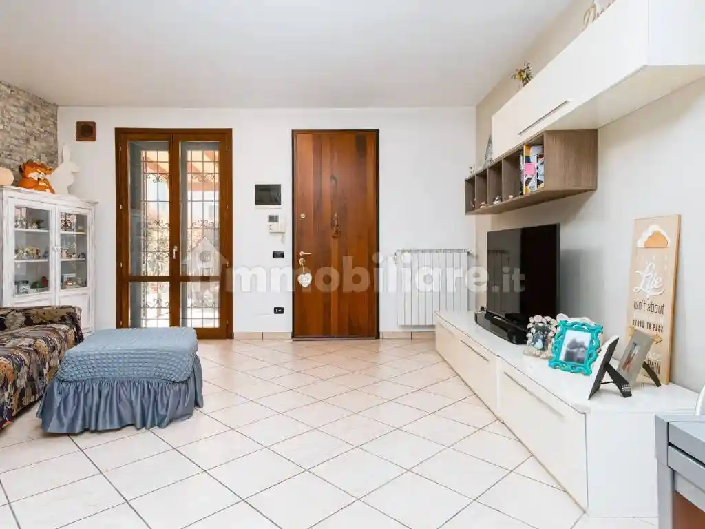 Appartamento in vendita a Gorla Minore