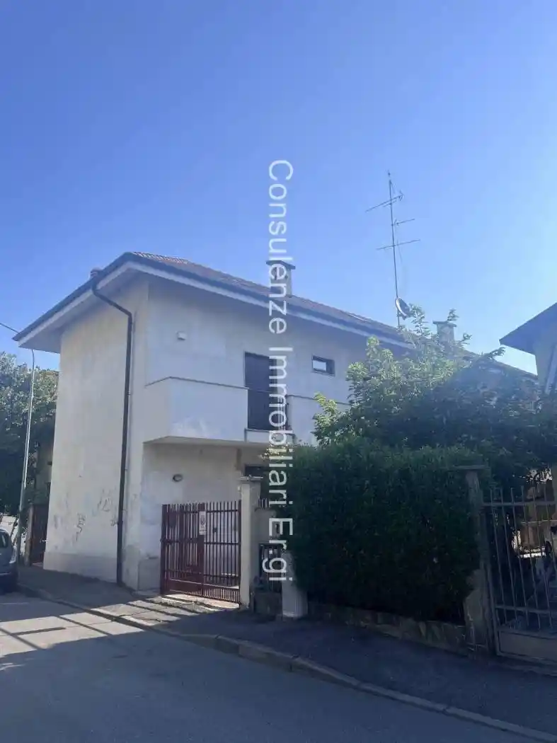 Villa in vendita a Garbagnate Milanese