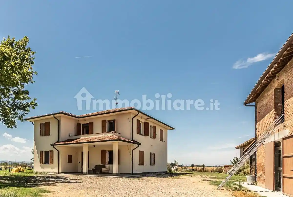 Palazzo - Edificio in vendita a Imola
