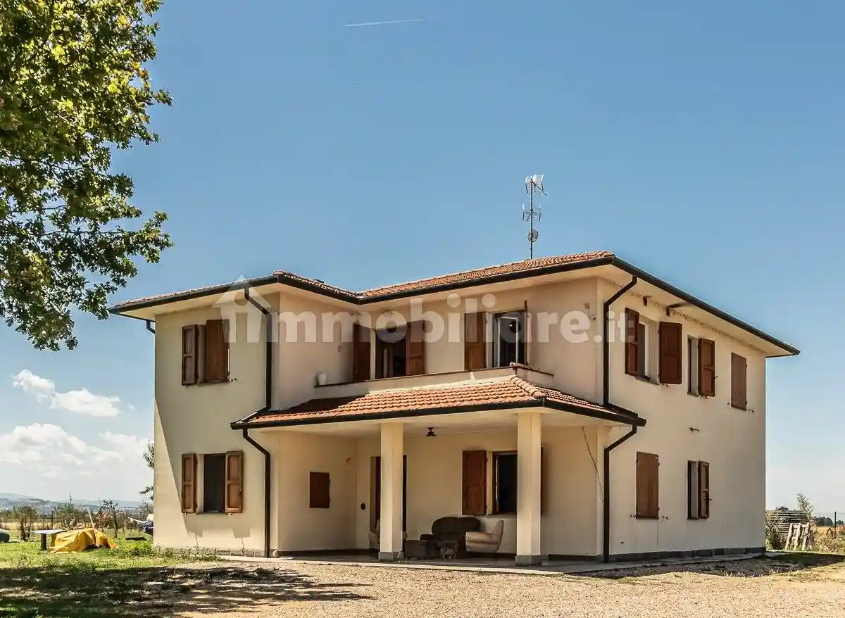 Villa in vendita a Imola