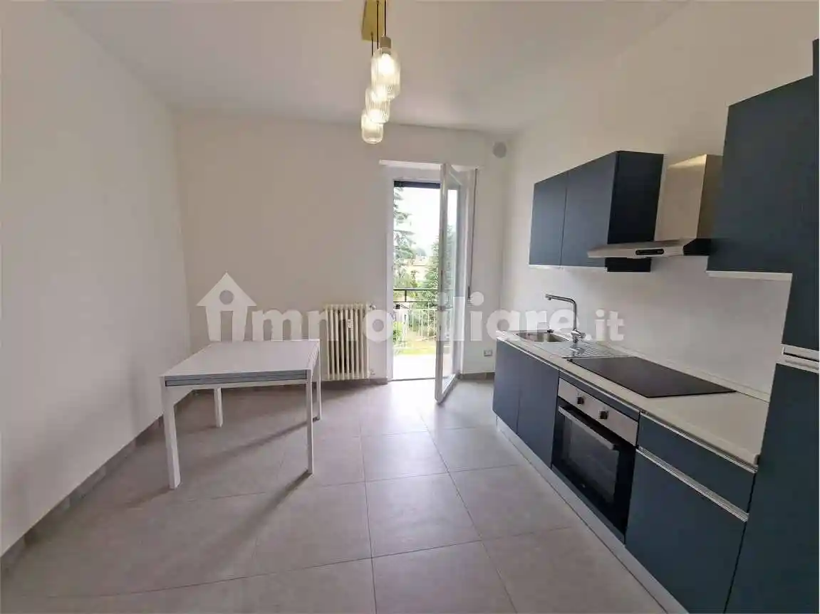 Appartamento in affitto a Locate Varesino
