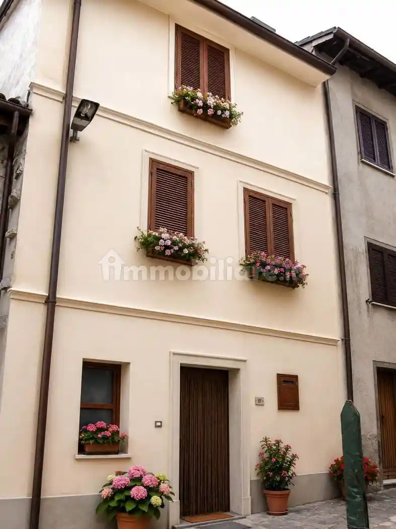Casa indipendente in vendita a Isola del Gran Sasso d'Italia
