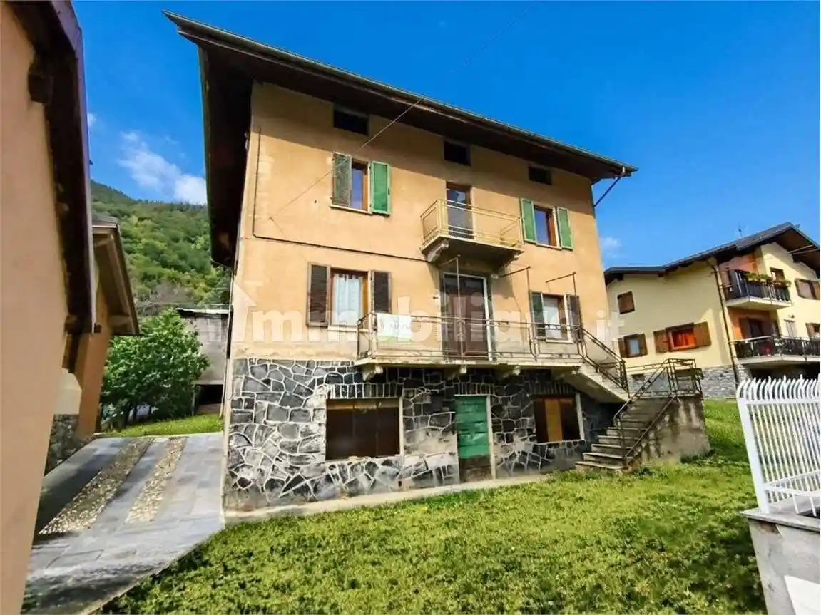 Casa indipendente in vendita a Fénis