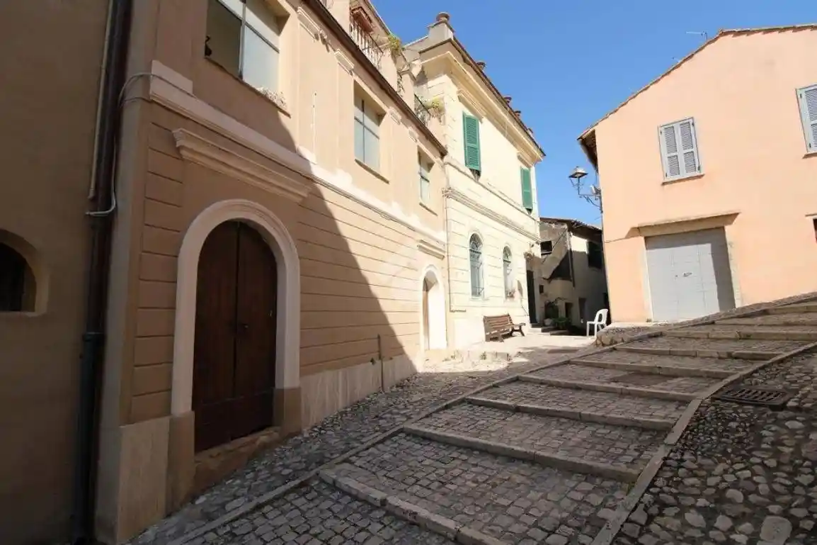 Appartamento in vendita a Roccantica