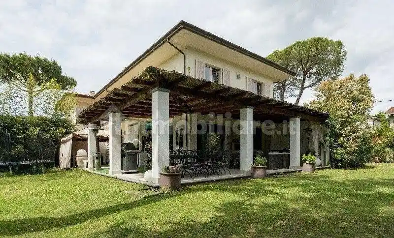 Villa in vendita a Forte dei Marmi