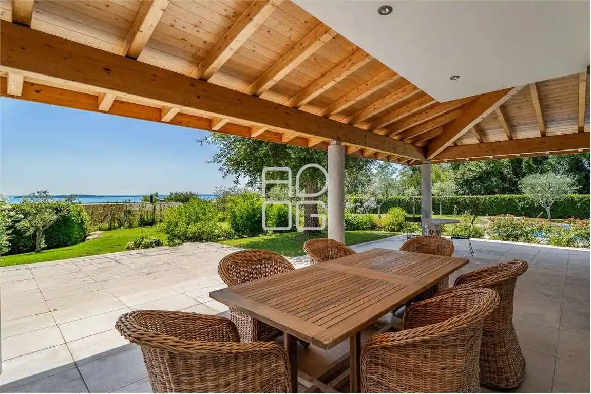 Villa in vendita a Moniga del Garda