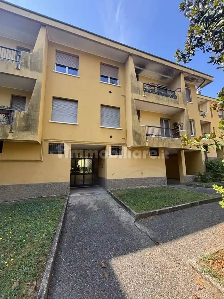 Appartamento in vendita a Azzate